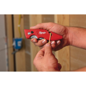 Cutter rétractable FASTBACK™ Milwaukee | Lame sécurisée pro