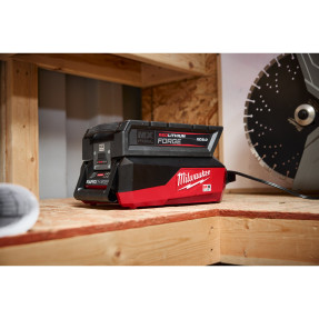 Chargeur rapide MX FUEL™ MXF FC | Milwaukee | FDS Pro