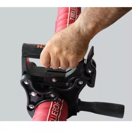 Poignée ergonomique porte-tuyau